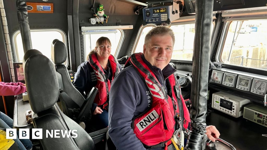 Surrey couple visit 164 RNLI lifeboat stations