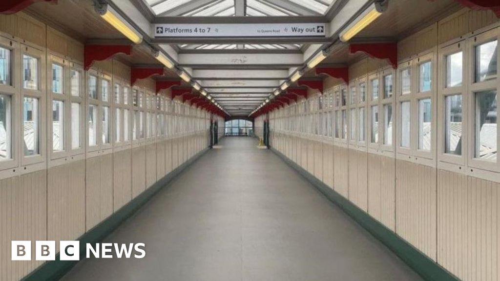 Access to train platforms from footbridge to be cut