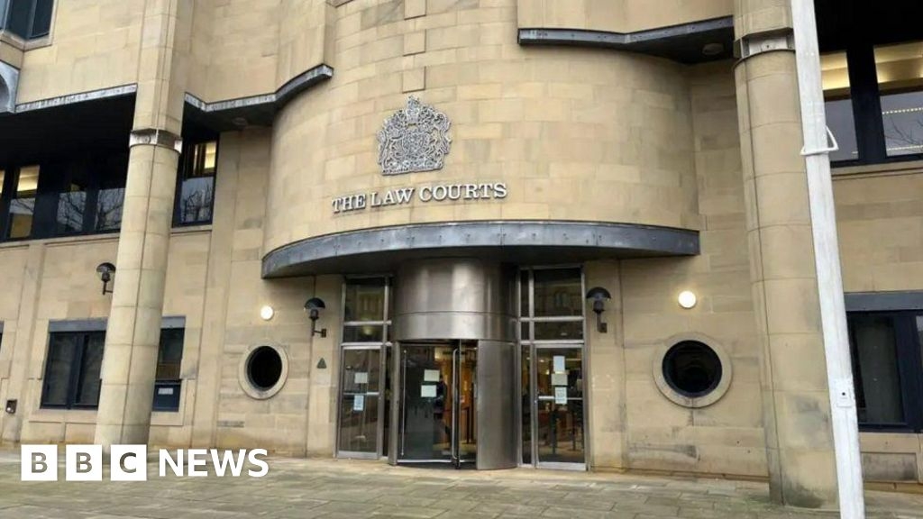 Victim panicked after alleged sex assault by PC, court told