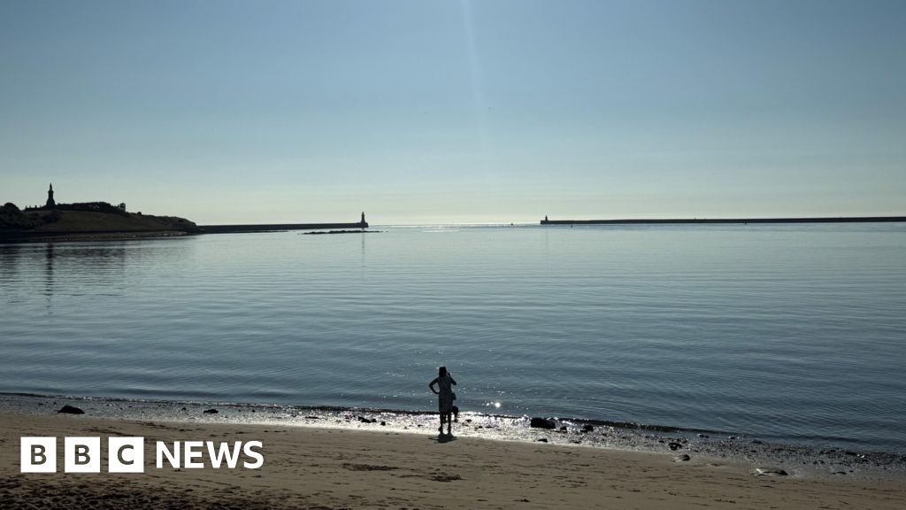 North East heatwave sees people flock outdoors