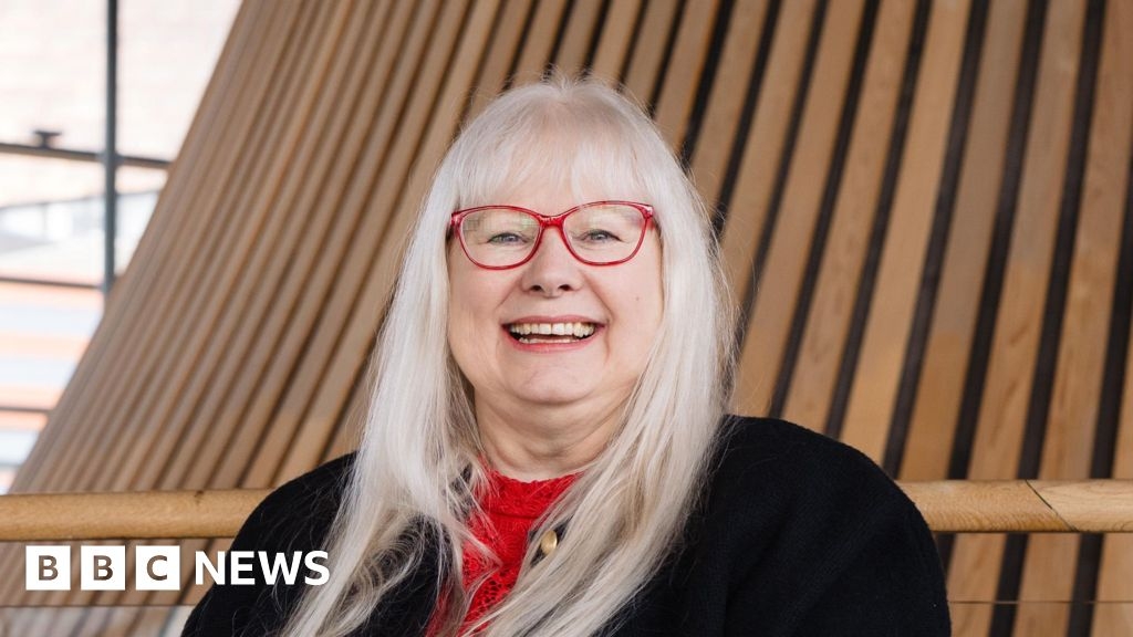 Opera singing helping people to manage their persistent pain