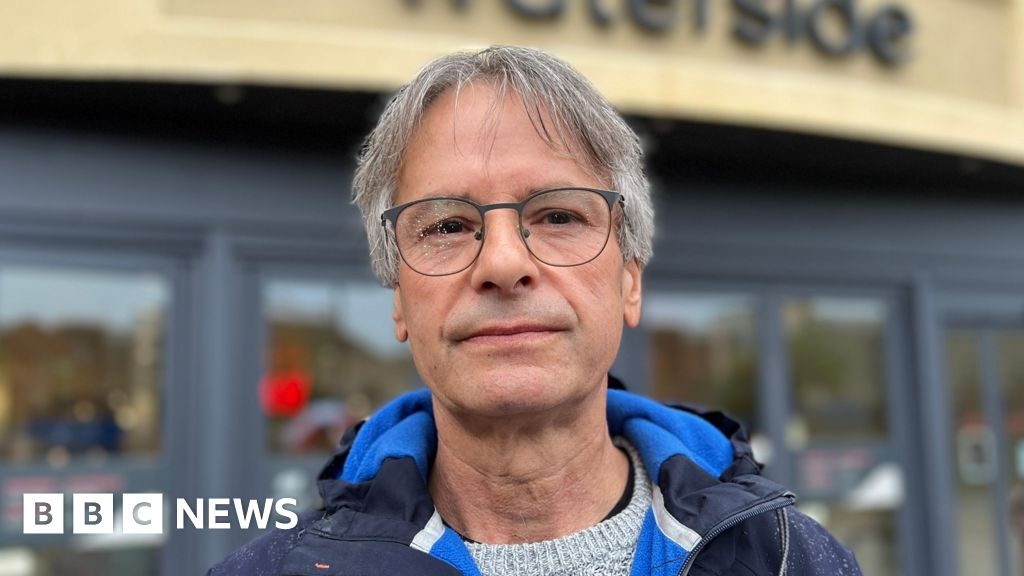 Lincoln shopper feels 'held to ransom' by contactless payments