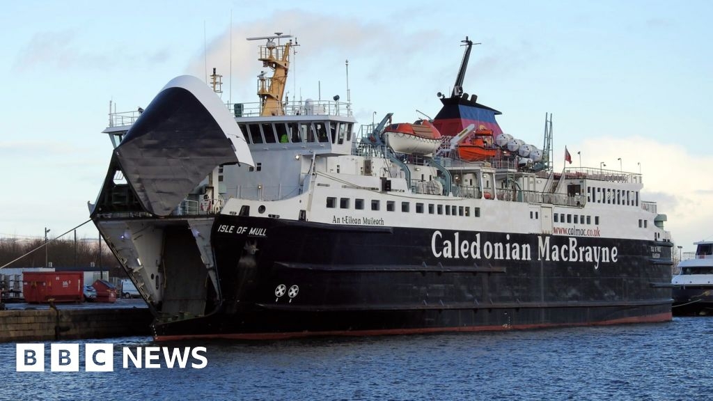 Minister to attend meeting over South Uist ferry 'crisis'