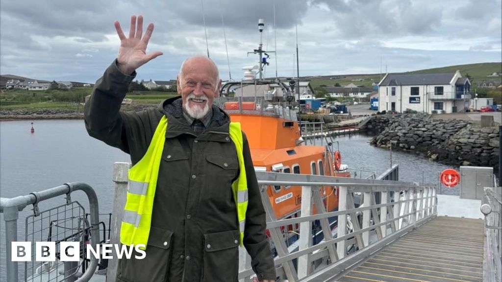 Aylesbury walker, 82, completes 4,500 mile RNLI station trek
