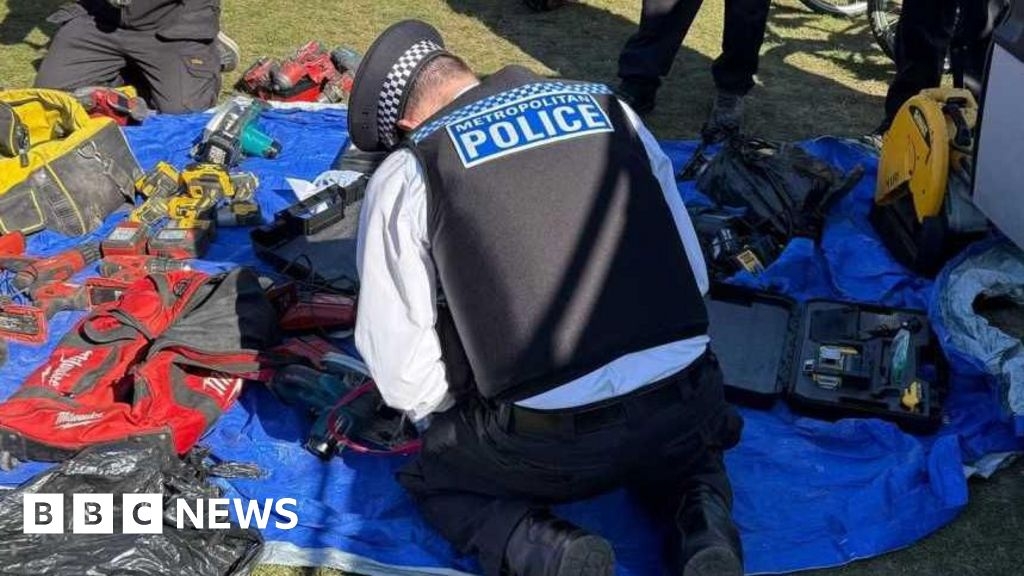 Car boot sale in Rainham targeted for suspected stolen tools