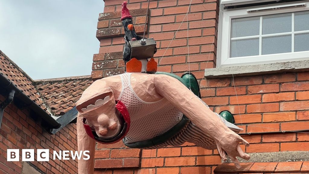 Famous faces turned into scarecrows for Castle Cary in Bloom
