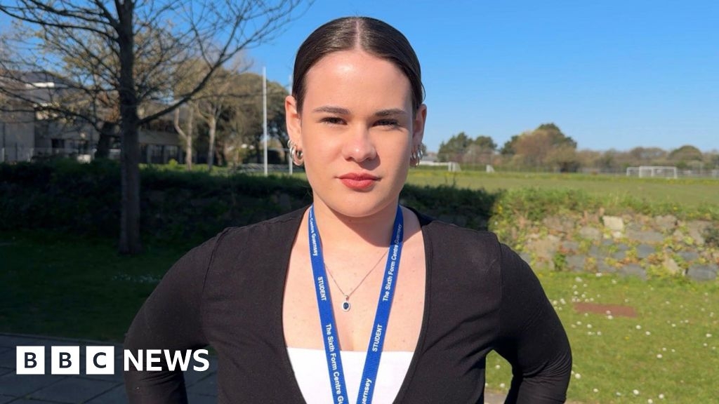 Multiple teacher changes in Guernsey 'hard to adjust to'