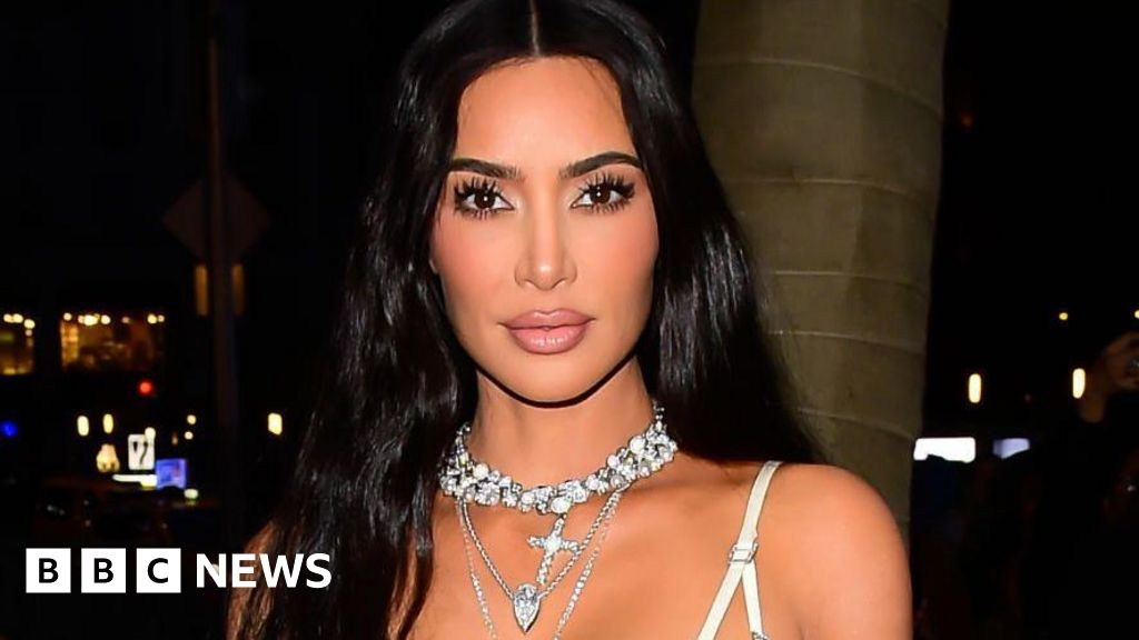 'Grandpa robbers' held Kardashian at gunpoint - but didn't know who she was