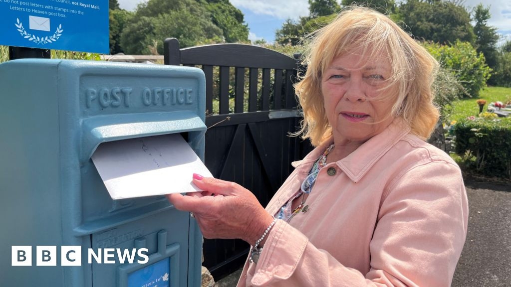Saltash graveside postbox 'brilliant for mental health'