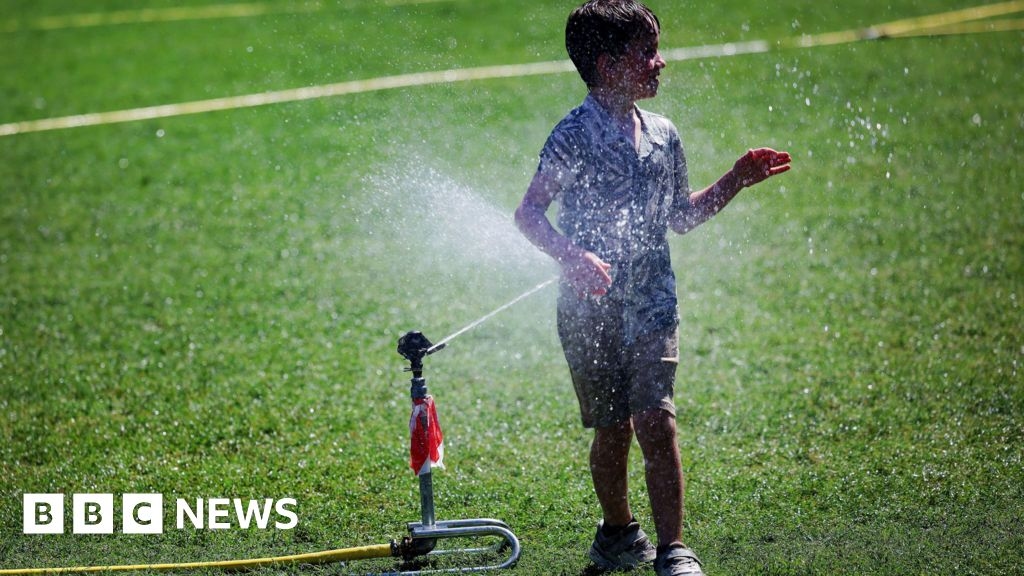 Headlines: 'Disgraceful' hosepipe bans and blocked police car