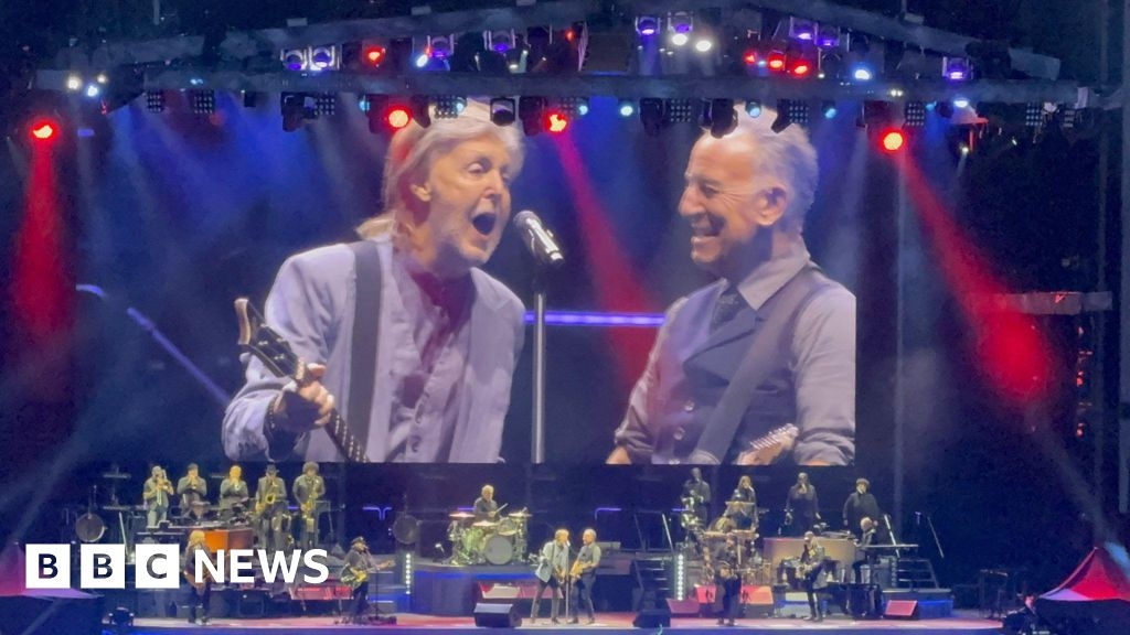 Bruce Springsteen and Paul McCartney in surprise Liverpool duet
