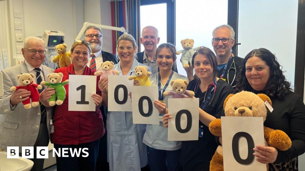 Headlines: Dozens of dead fish and 10,000 teddies for hospital