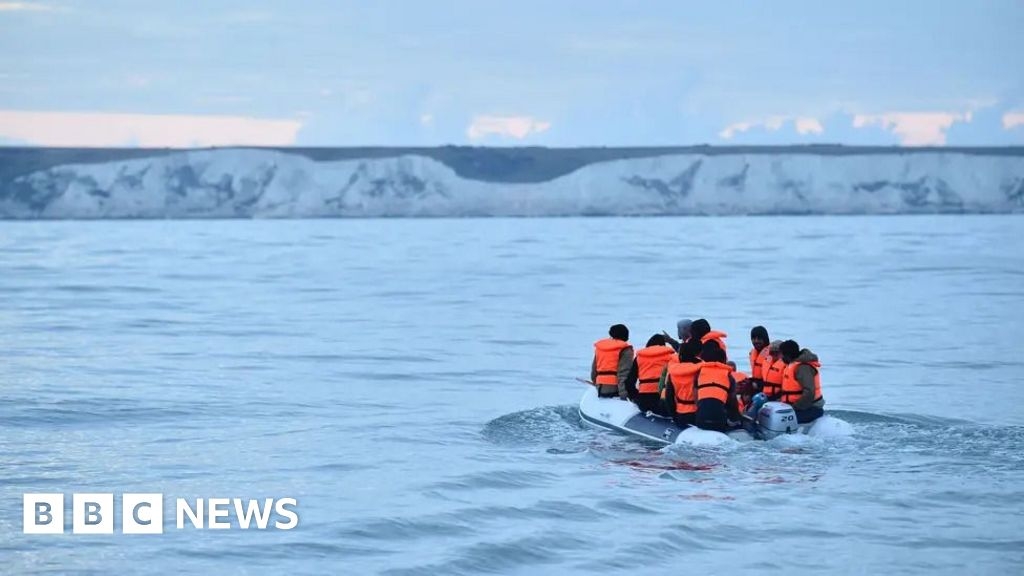 More than 15,000 people in small boats cross Channel in 2025