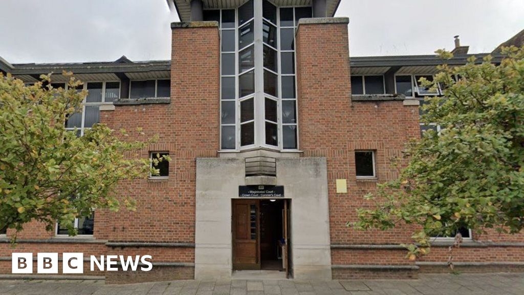 Wrong-way driver jailed after 90mph Isle of Wight police pursuit