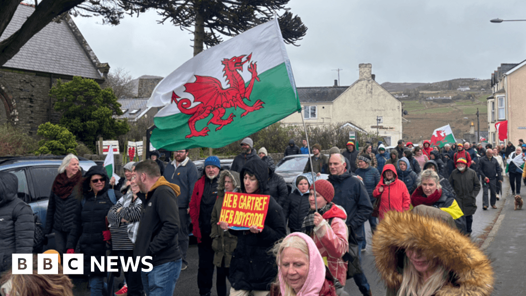 Gwynedd: Protestors demand for more control in housing market