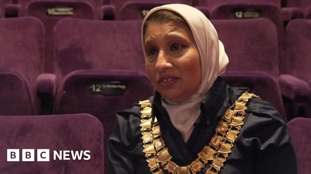 Solihull theatre reopens with charity gala after Raac repairs