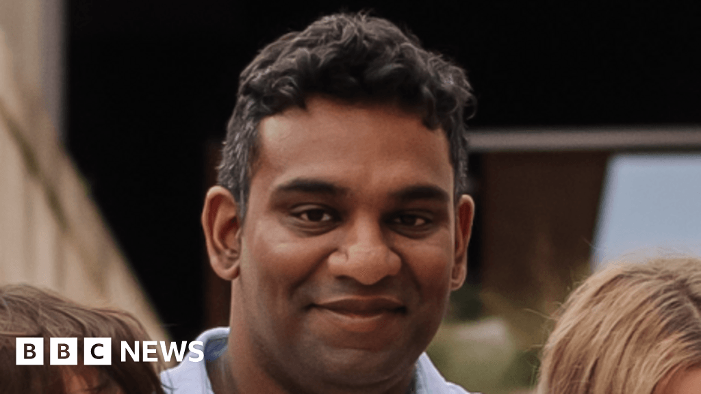 Rowing doctors from Frimley Hospital aim for world record