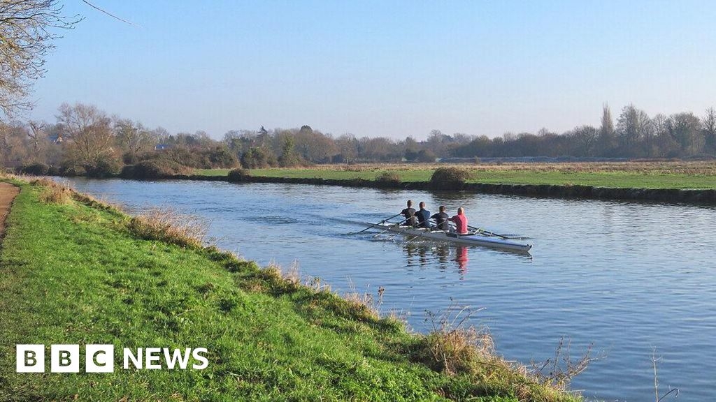 Rowers in Cambridge targeted by catapults and air rifles