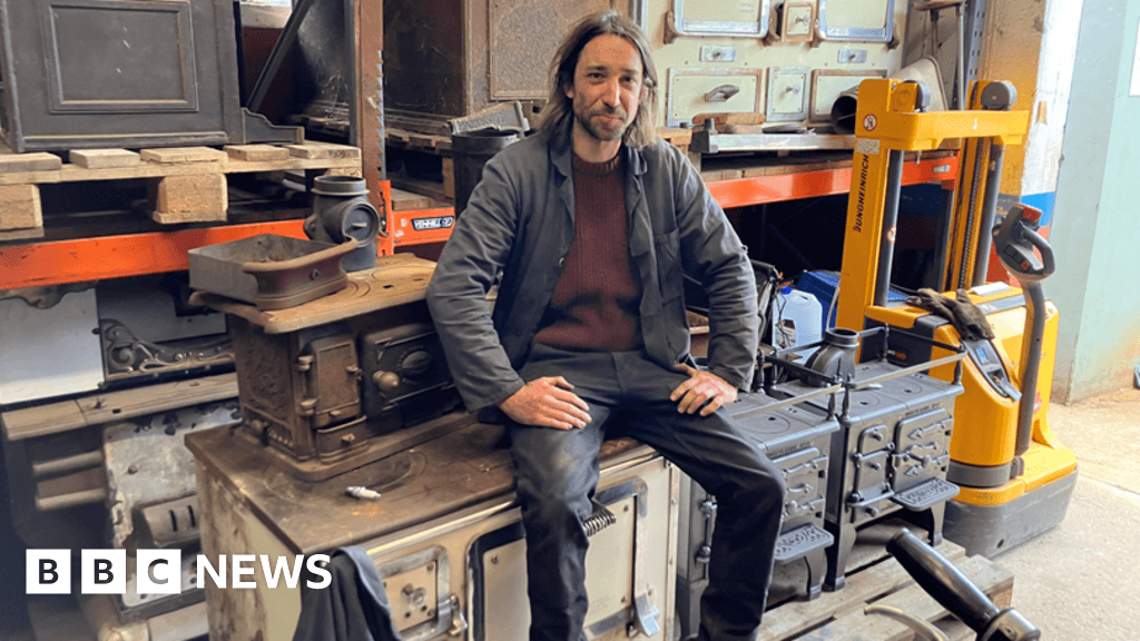 Antique bread oven leaves Somerset restorer 'speechless'