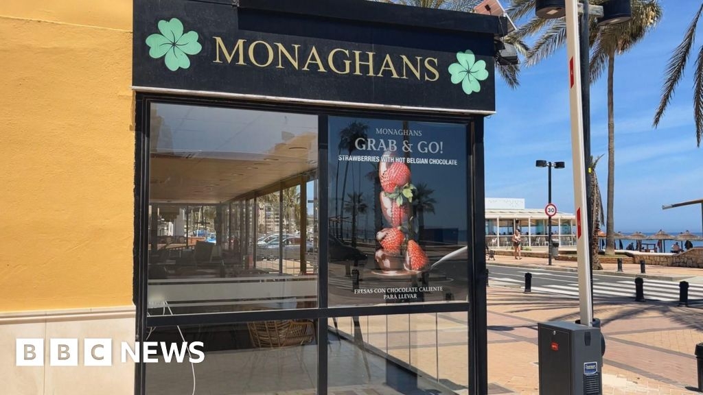 Spanish bar where Scottish crime figures were shot dead to reopen