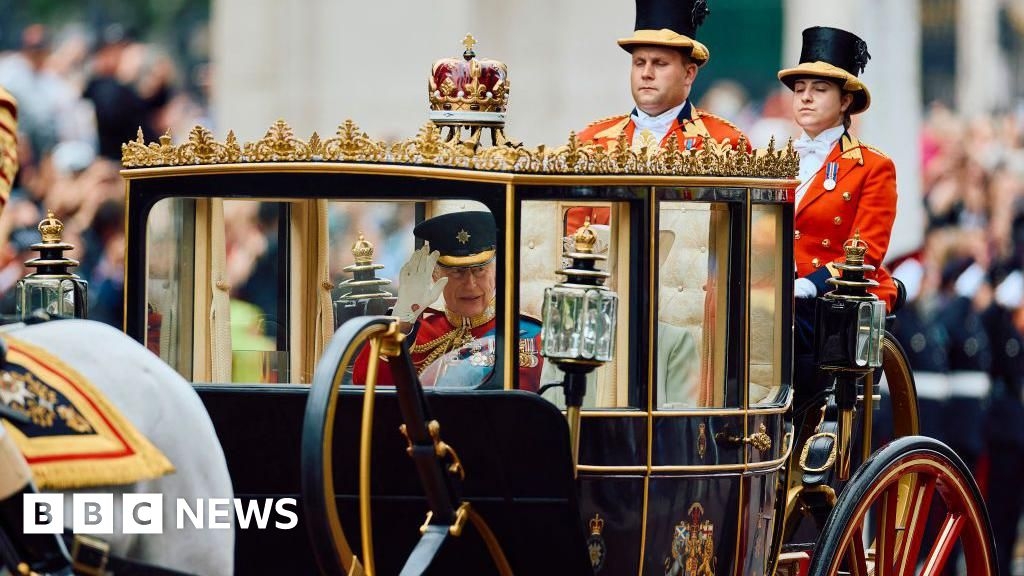 Royals to honour air crash victims at Trooping the Colour