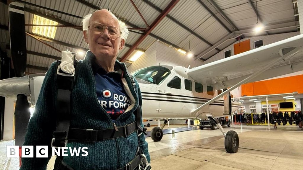 Eaglescliffe RAF veteran, 90, jumps out of plane for birthday