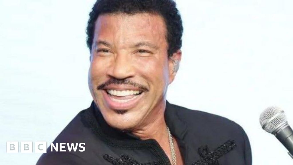Lionel Richie: Singer recalls 'special' 2001 Belfast show