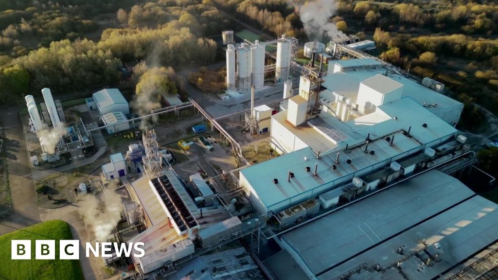 Hundreds of jobs to go in closure of UK's largest fibreglass factory