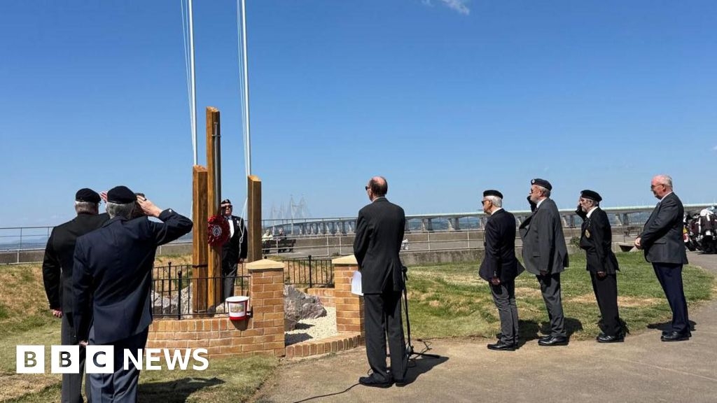 War memorial unveiled at Severn Beach after help from locals