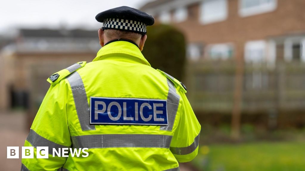Boy, 17, arrested on suspicon of attempted murder in Holmanleaze