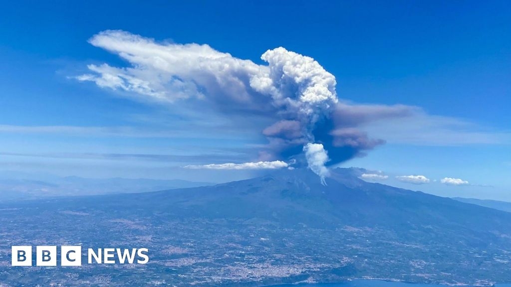Passenger sees Mount Etna erupting from plane window