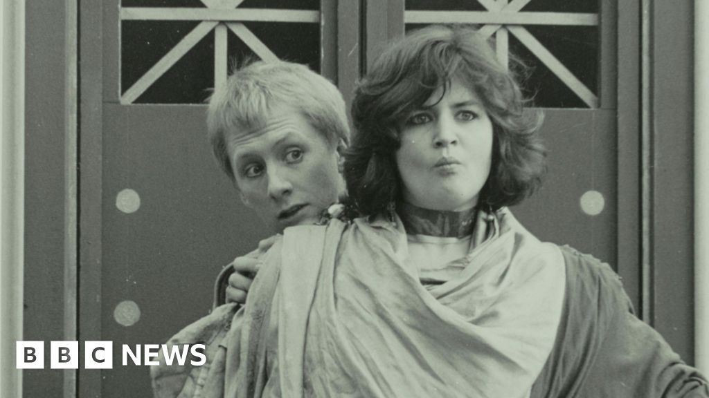 University of Warwick appeals for theatre graduates to join reunion