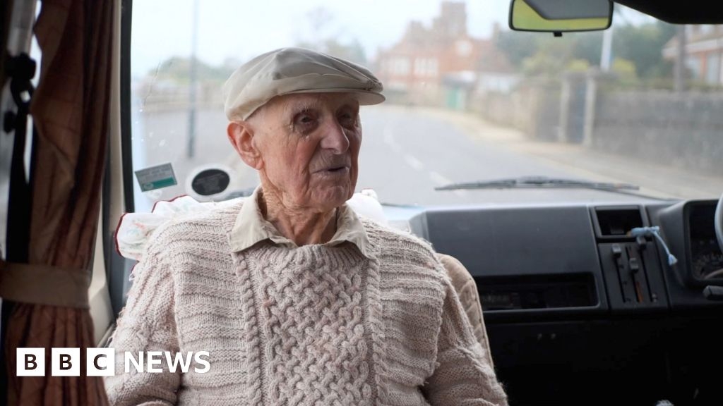 Isle of Wight swimmer, 104, says 'sewage' stops him going in sea