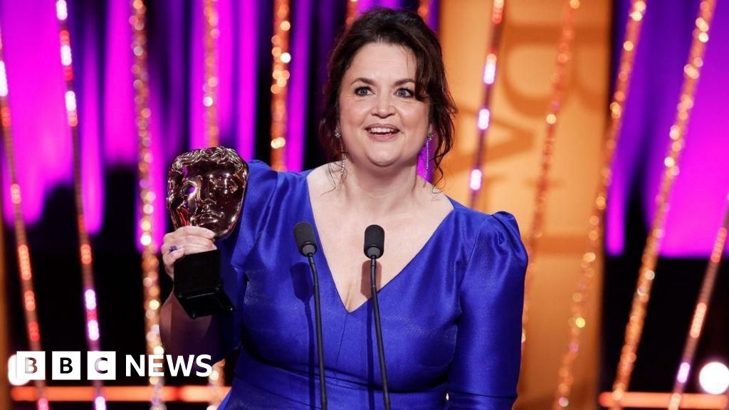 Why Ruth Jones accepted Gavin & Stacey Bafta award in bare feet
