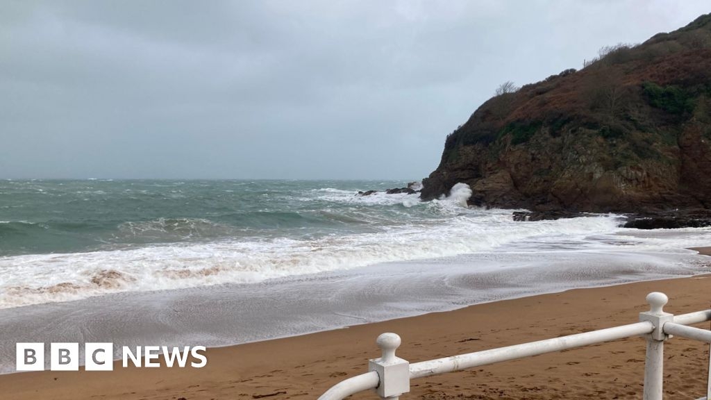 Shout out for volunteers to join beach clean ups