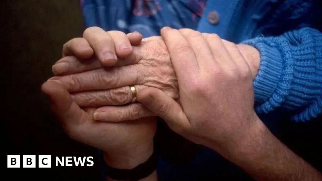 Health of Isle of Man carers continues to suffer, survey finds