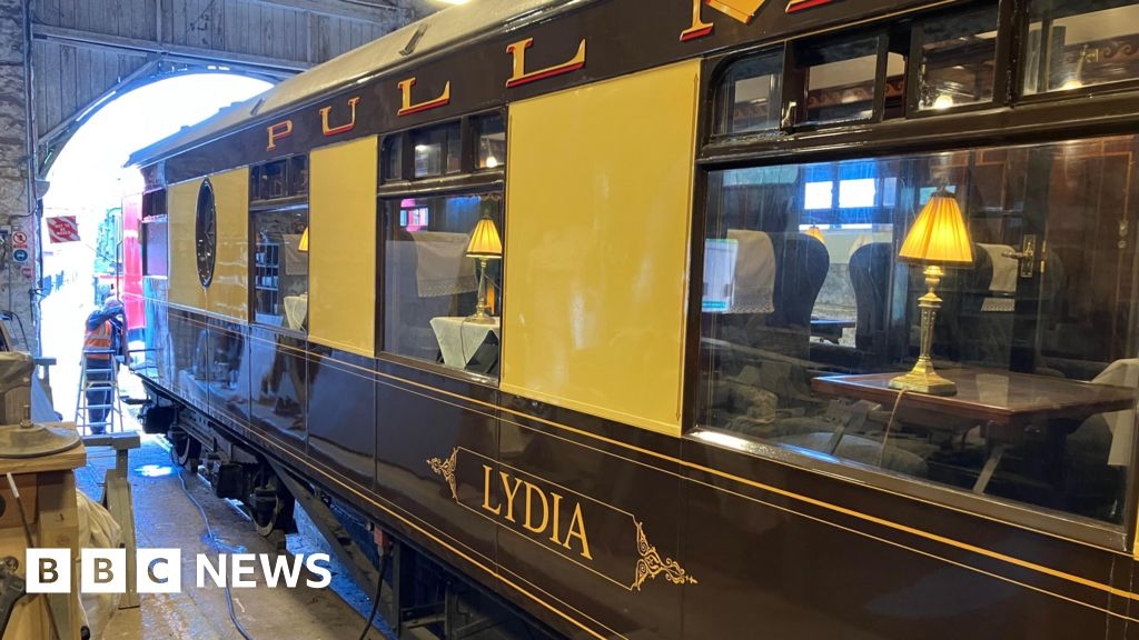 Churchill's wartime train carriage restored in Devon