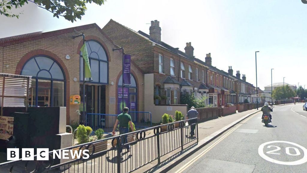 Man, 22, fatally stabbed on Hounslow street
