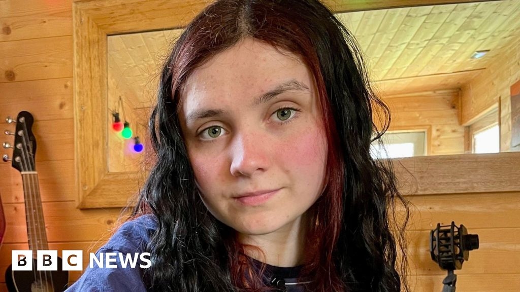 'Tourette's no longer defines me' says Bedford singer Grace Cope