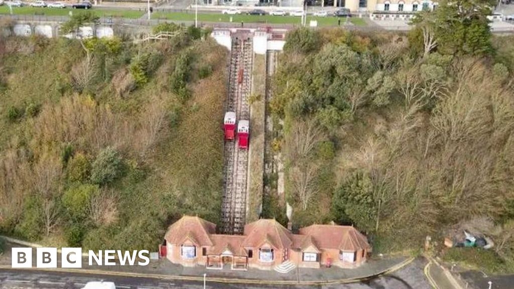 Folkestone: Leas Lift carriages to be removed for restoration