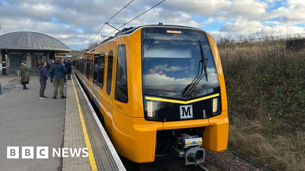 New Tyne and Wear Metro trains still unable to run to Sunderland