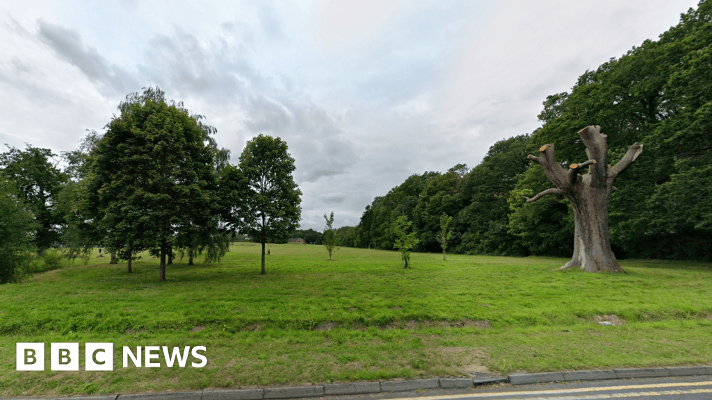 Knaphill unauthorised caravan encampment visited by Surrey Police