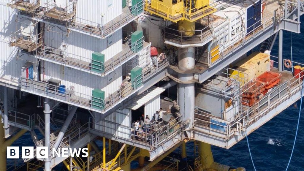 Migrants rescued after several days stranded on oil platform