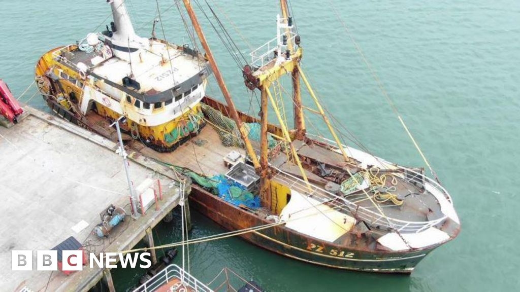 Cornish fisherman was killed by falling beam, investigation finds
