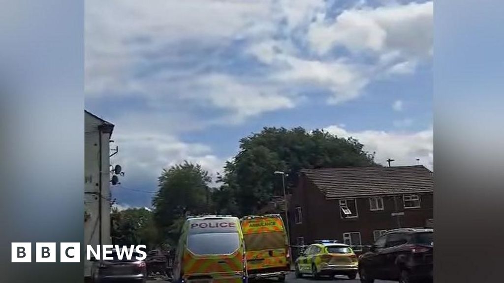 Oldham man seriously hurt in stabbing during street altercation