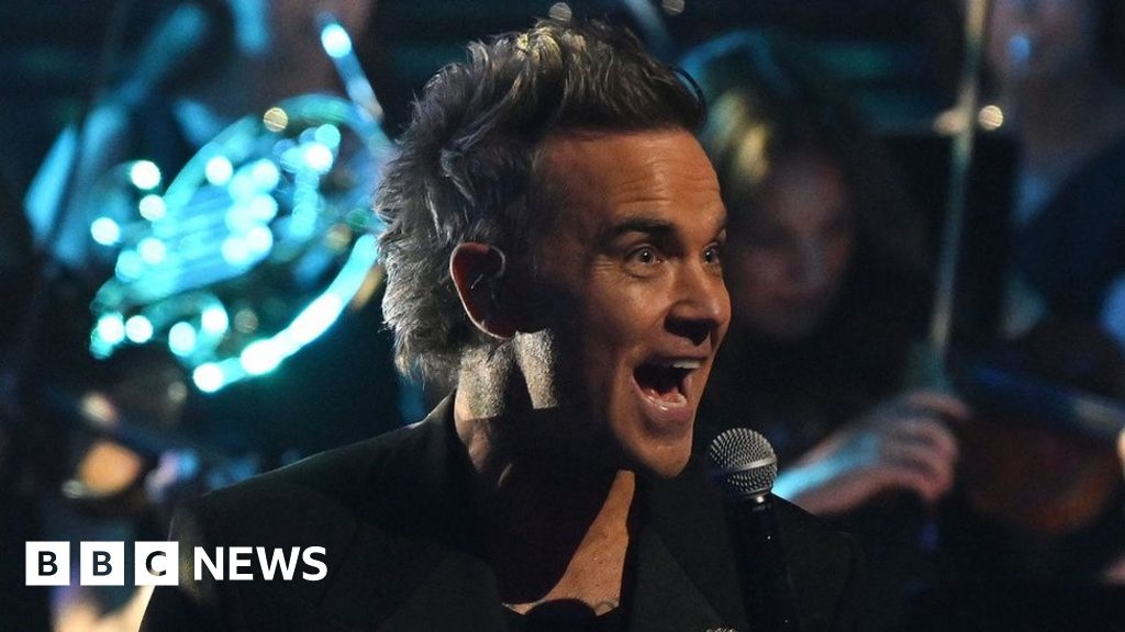 Robbie Williams asks Michelle McManus for tour duet in Edinburgh