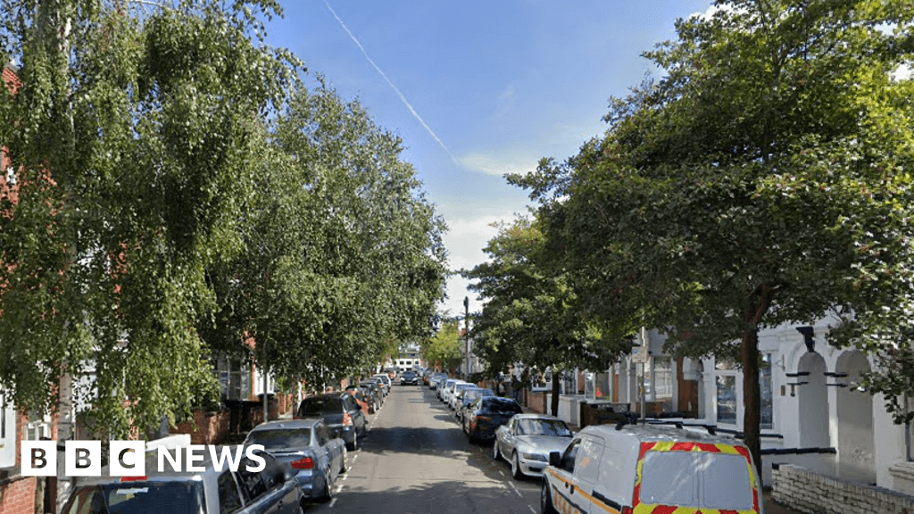 Major Leicester road shut as fire breaks out at four homes