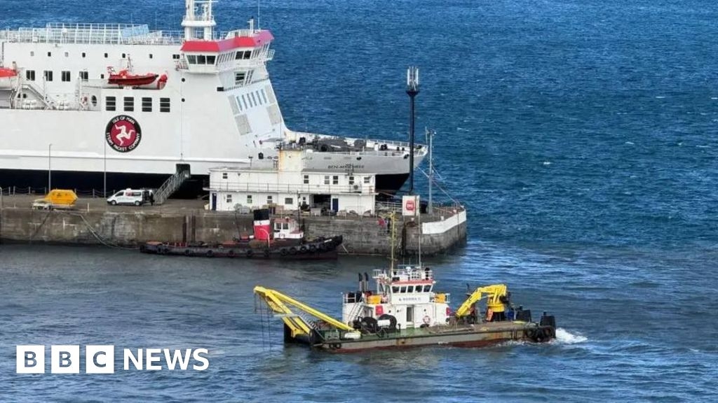 Work ongoing to maintain necessary harbour depths for Manx ferry
