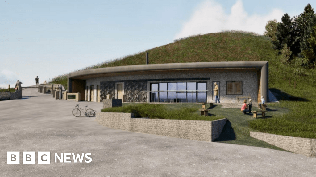 Moel Famau: 'Chaos' worries over beauty spot cafe plan