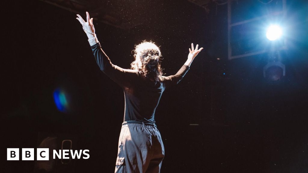Big drop in plays staged by theatres over past decade